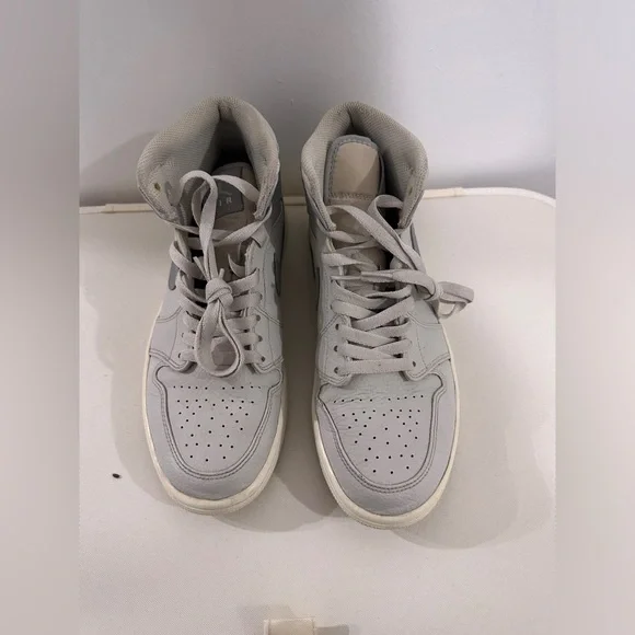 Jordan 1 Mid Light Bone mens size 8.5 womens size 10 - Picture 2 of 5